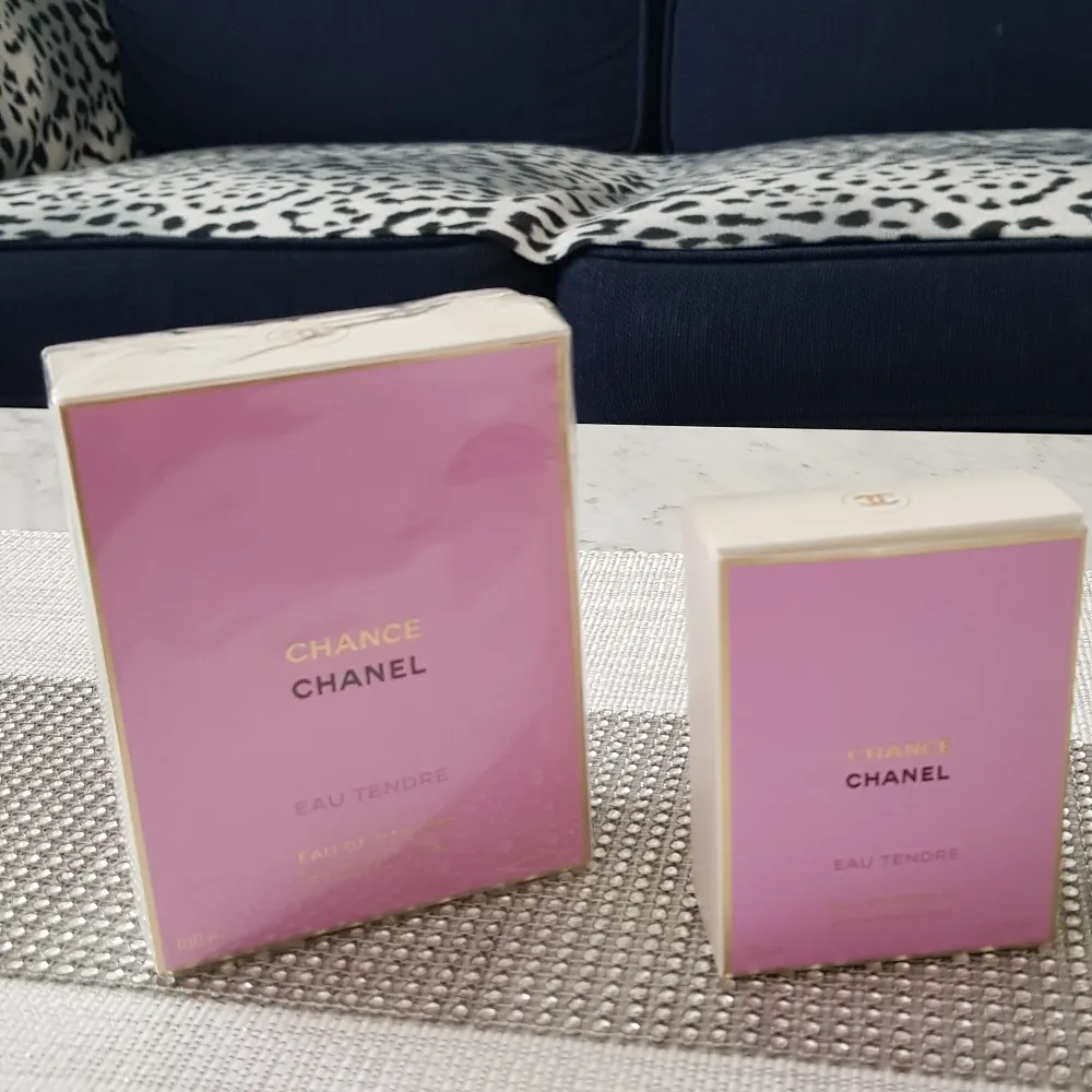Säljer två styckna Chanel Chance parfymer, en på 100 ml för 900 kr och en på 30ml för 500 kr, fick dem i present men kom aldrig till amvändning. Pris kan diskuteras.. Övrigt.