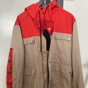 Kenzo jacket - Like new, worn only few times. Bought 2 years ago in NK Stockholm on 50% discount, new price is 5399 sek. I have many jackets and I don’t wear this one at all, so it’s better to sell it to someone who will 🙂M size but fits L easily.