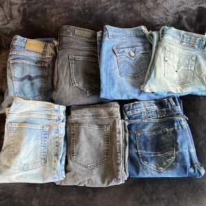 ALLA JEANS FINNS SOM ENSKILDA ANNONSER 💙 Säljer nu sju par lågmidjade jeans! Från märken som bland annat Levis, Nudie och Zara. De flesta är bootcut men har även rakare.  💙 Hör av er vid frågor. 