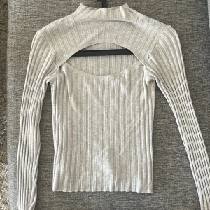 H&M  - Jätte fin och mjuk tröja med storlek S Frakt tillkommer på priset 