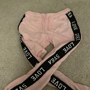 Mjukis byxor - Säljer mina mjukis byxor från Svea i behov av pengar och ingen användning 