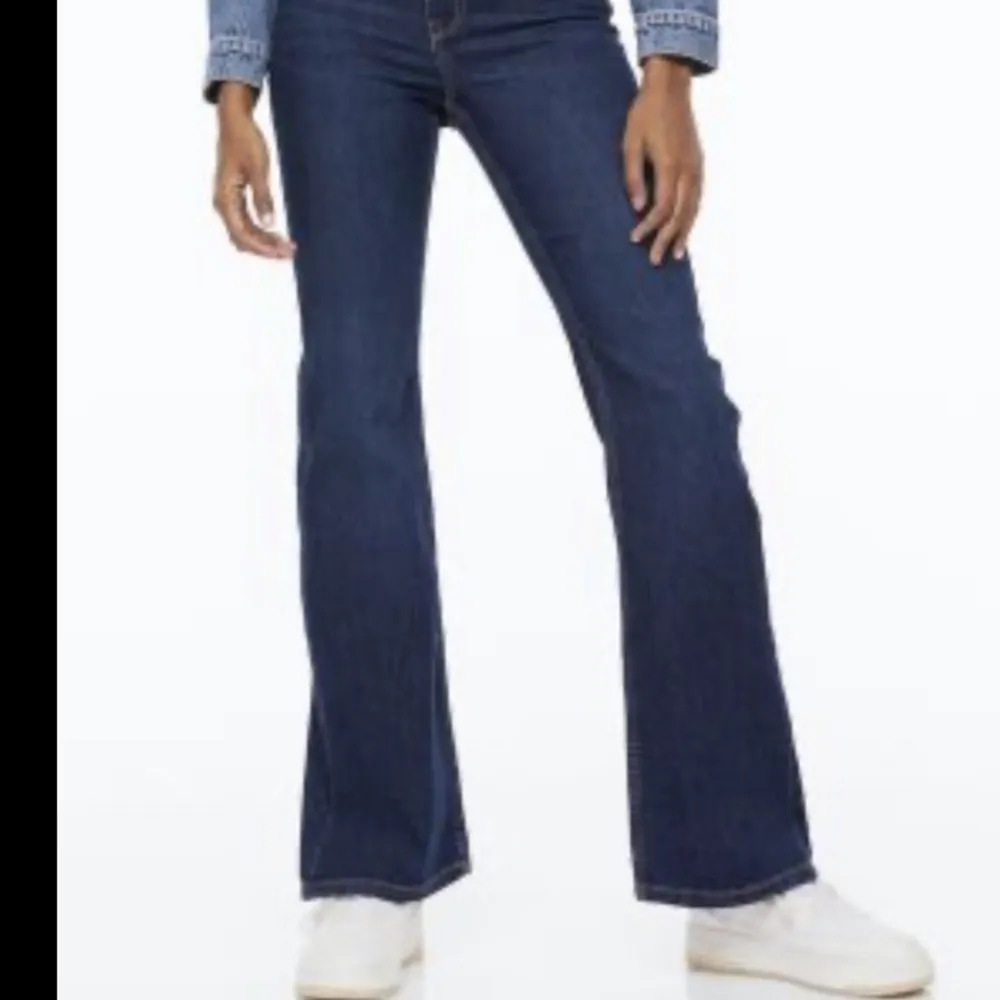 Så fina bootcut jeans som inte kommer till användning  Färgen ser ni på första bilden . Jeans & Byxor.