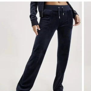 Juicy Couture byxor - Mörkblåa juicy couture byxor, helt nya alla lappar kvar 💓