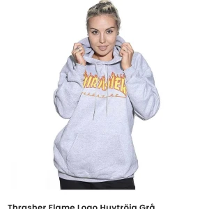 Thrasher hoodie - Ny pris va 959 kronor +frakt Men säljer ENDAST för 500 kronor. Har använt 3 gånger om inte mindre. Då den inte är min stil längre tyvärr. Storlek s-m