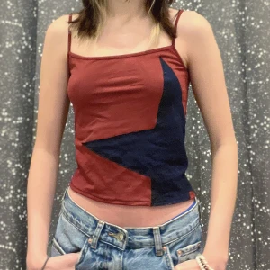 Astra top💥 - Astra top💥topp sydd av secondhand-plagg. Checka gärna min instagram och tiktok @restroyfashion ❤️  