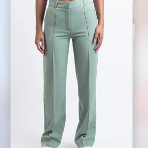 Kostymbyxor Madlady - Konstymbyxor från madlady i superhärlig färg, storlek 38 🤍 nypris 600kr