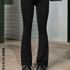 Utsvängda byxor  - Jätte söta utsvängda byxor Aldrig använda  Strl xs  Egna bilder kan skickas 💞