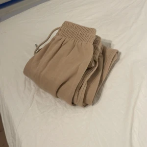 Mjukis - Mjukisbyxor från hm. Bekväma och beige❤️