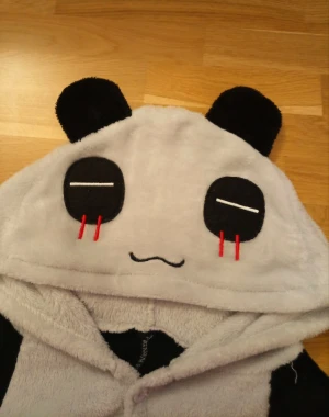 Panda pajamas  - Jätte skön fluffig pyjamas, säljer för att det blir aldrig använt. För mer bilder eller info texta mig.