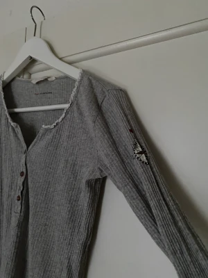 Odd Molly tröja stl 1 - Oss Molly tröja storlek 1, passar S till M, är stretchig i materialet 