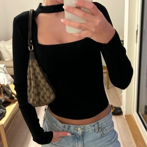 Topp från zara - Superfint topp från zara i storlek s, skriv gärna för fler bilder🥰🥰