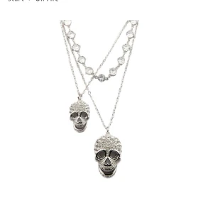 Rock by Sweden ”On fire” halsband - Säljer nu detta as coola halsband från Rock by Sweden! Halsbandet är i nyskick (endast testat) och lapp kvar! Andra bilden är lånad 💞 skriv för egna bilder 💞Nypris: 1099! Säljer för: 890! 