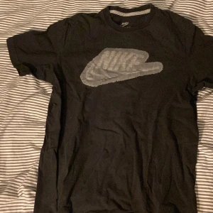 Nike t-shirt - Bra sick inte så mycket andvänd gammal svår att få tag på.