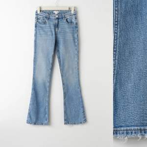 Hej! Säljer min as snygga lägmidjade jeans från Gina Young i storlek 140 för att dom är för små. Använd några gånger men ser ut som nya. Dom är slutsålda i butik och online och är ofta slutsålda.