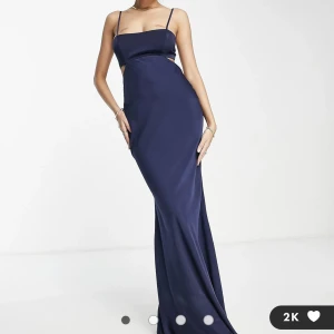 Balklänning - Aldrig använd! Jättefin i passformen och är i perfekt längd på mig som är 162😊