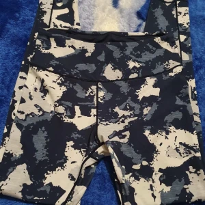 Oanvända träningsstights  - Frakt: 64kr  TRYCK INTE PÅ KÖP NU UTAN KONTAKTA MIG OM DU VILL KÖPA ❤️