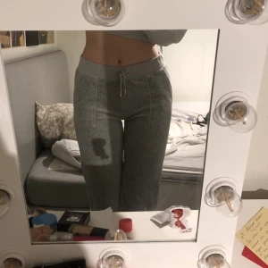 Juicy couture  - Helt nya. Storlek L, passar mig som har M. Nypris 1250kr! Använda en gång. Köpt för 2 månader sen