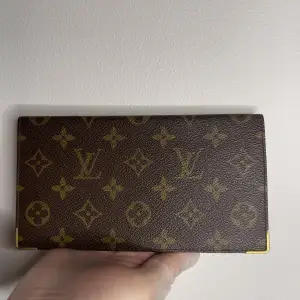 Vintage Louis Vuitton korthållare/plånbok i fint skick.