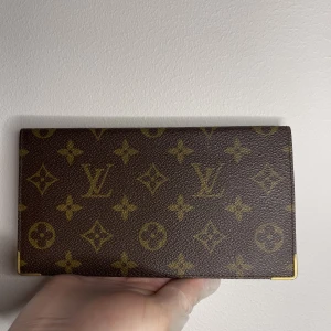 Louis Vuitton korthållare - Vintage Louis Vuitton korthållare/plånbok i fint skick.
