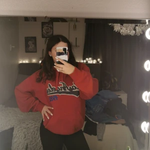 Hoodie - Säljer denna hoodie för 45kr lite slutet på ärmarna men inget man märker