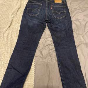 Mörkblå 511 Levis jeans