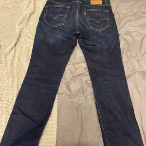 Mörkblå 511 Levis jeans