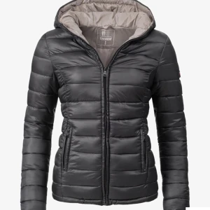 Tunn dun jacka - Säljer denna lite tunnare jackan perfekt nu till våren, den är använd få gånger, den är i superbra skick, kan såklart också skicka bilder med den när jag har på mig den. Den är köpt på zalando för 750kr men jag kommer sälja den mycket billigare💕