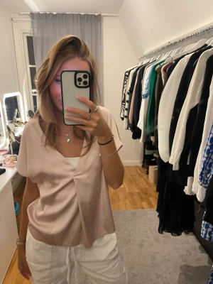 Topp - Jättesnygg rosa satintopp från zara ❤️
