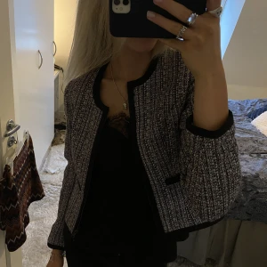 Jacka - Supersnygg jacka/ kavaj som aldrig är använd🥰
