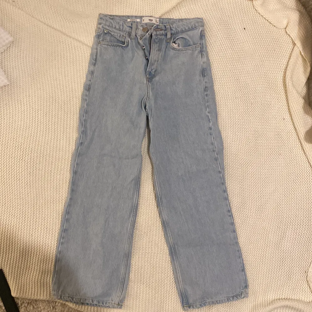 Mango jeans ’Gabriela’ högmidja. Jeans & Byxor.