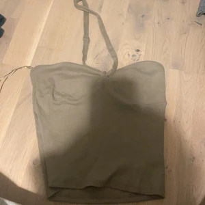 Topp - Jätte fin topp från Gina Orig pris 200  Säljer för 100