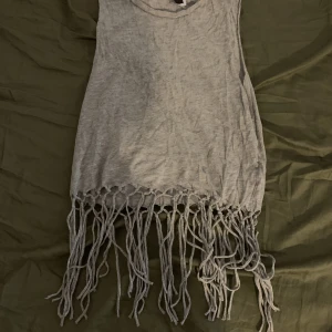 T-shirt - Tröja från H&M Strl S Fint skick, använd ett fåtal gånger.