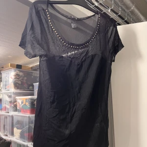 Basic Tshirt - Enkel tshirt med meshtyg för bröstkorgen