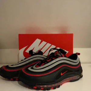 Nike Air Max 97 - Säljer min skor som är använd några gånger, det är storlek 44, Box medföljer 
