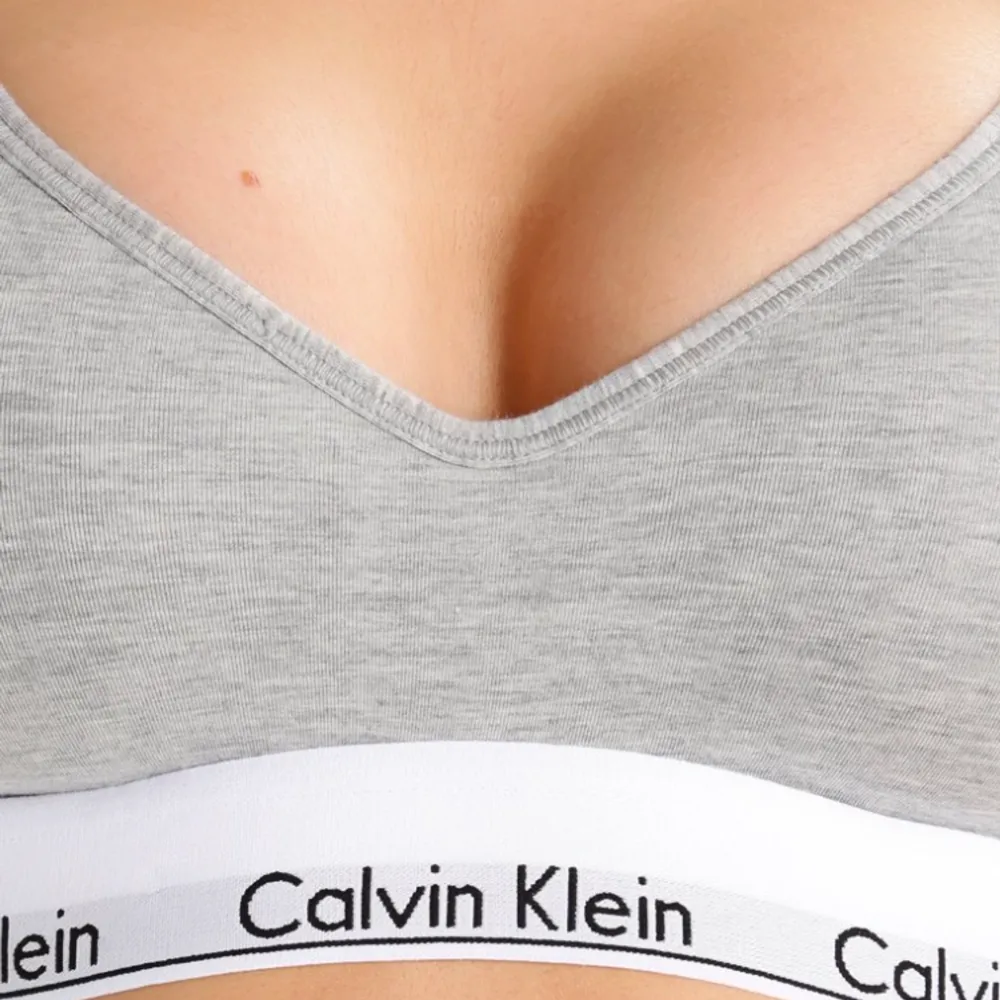 Calvin Klein push up bh i bra skick. Den köptes för 400 kr och kommer säljas för halva priset. Köparen står för fraktkostnaden . Övrigt.