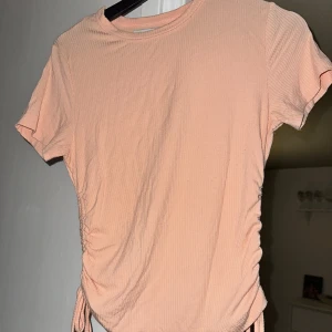 T-shirt  - Skönt material.  Köpare står för frakt.