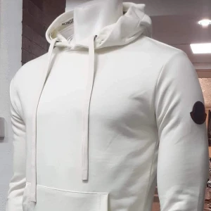 Tröjor  - Moncler Tröjor Vi har alla storlek💜🩵💙