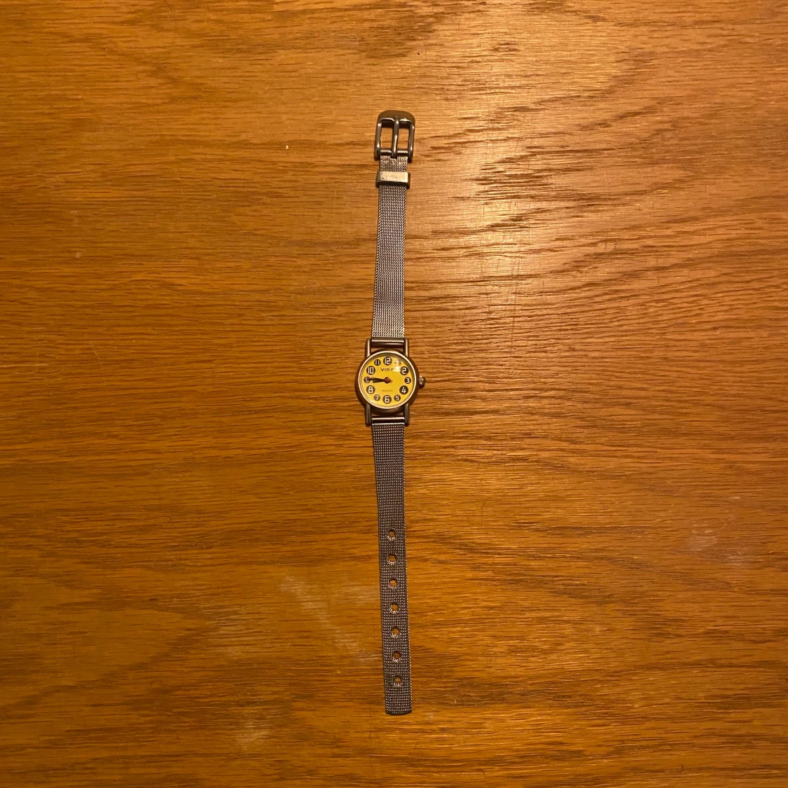 Klocka med armband i metall.  - 90