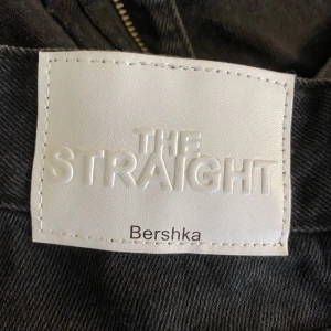 Helt oanväda jeans  - Säljer pga köpte fel storlek!  Aldrig använt dessa och är alltså i nyskick:) 