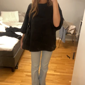 Tröja - Snygg tröja som äte lite glittrig men inget som syns jätte. Storlek L från Lindex. Frakt tillkommer på 66kr! 