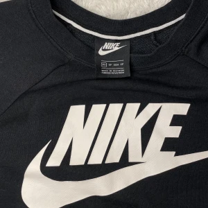 Nike tröja - Nike tröja i fint skick. Den är i varmt material och storlek XS men passar oxå M.