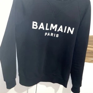 Balmain sweatshirt  - 9/10 condition, köpt i somras men endast använt 3 gånger