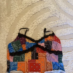 Olika tröjor fem Shein - Tröjorna är M/L. Hade kunnat skänka dom men sätter 10 kr för ”arbetet” att posta dom.