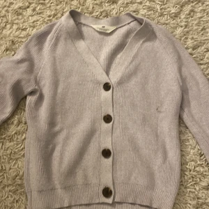 Kofta från Hm - Jag säljer min kofta från H&M som jag inte använder längre. Nypris: 179