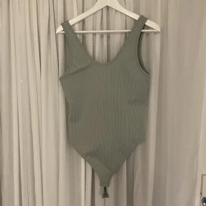 Ginatricot body - Strl XL men upplevs som mindre i storleken ❣️