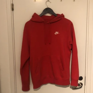 Nike hoodie S - Röd Nike hoodie strl S