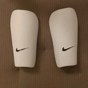 Nike benskydd  - Sköna benskydd har änvennt de i 3 månader 