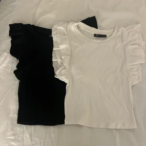 Volangtoppar  - Säljer dessa Volangtoppar som är från zara!    Sparsamt använda och därmed i bra skick. Köp båda för 120 kr och en för 60 kr, frakten är samma vid köp av båda eller bara en. Hör av dig vid frågor eller om du är intresserad!