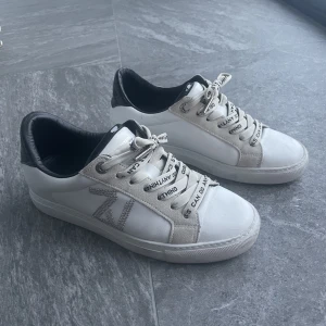 Zadig & Voltaire skor - Sälja dessa fina Zadig & Voltaire skor! Nypris 3000 och använda väldigt få gånger💞💞Pris kan diskuteras💞Hade ev kunnat tänka mig att byta mot dior sneakers eller valentino!