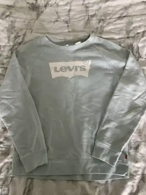 Sweatshirt från Levis sparsamt använd!